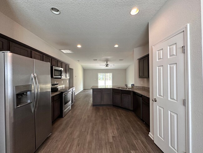 Building Photo - Four Bedroom Home on Belfort Rd.