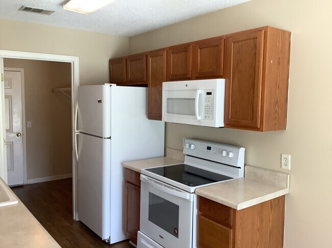 Foto del edificio - 432 Laurel Hill Cir