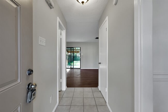 Foto del edificio - 1604 Hazelwood St