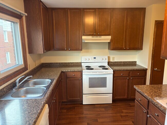 Building Photo - Lynn Apartments