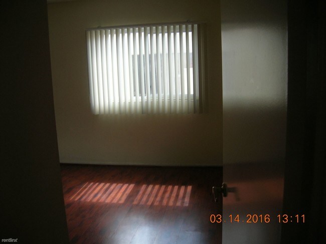 Building Photo - 504 S Normandie Ave
