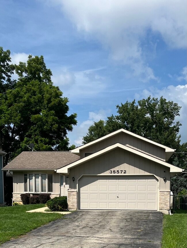 Building Photo - 3S572 Haylett Ave