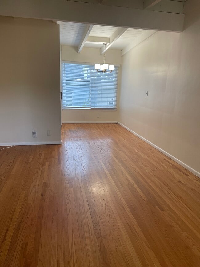 Foto del edificio - 636 Acanto St