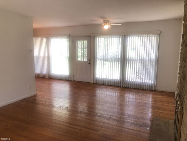 Building Photo - 3 br, 1.5 bath House - 1043 Waltham Ave SE
