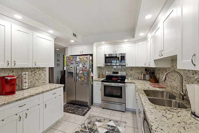 Building Photo - 700 SW 128th Ave