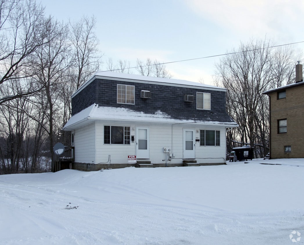 221223 Clara Ct, Louisville, OH 44641 Apartments in Louisville, OH