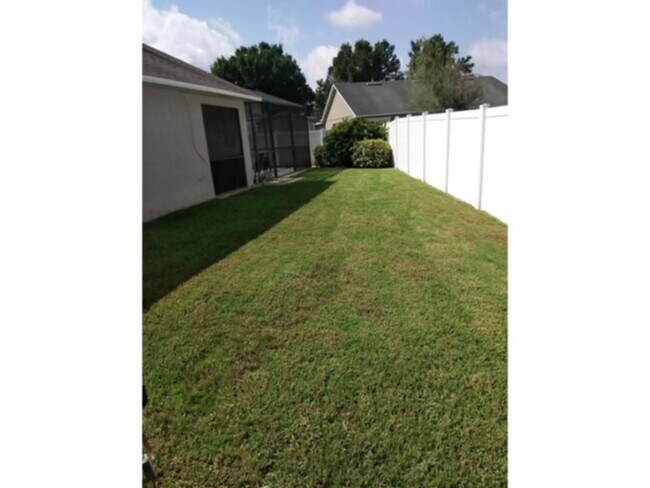 Building Photo - "Charming 3-Bed Pool Home with 2 Full Baths in St. Cloud – 1,642 Sq. Ft. of Comfort Awaits!" Pool...