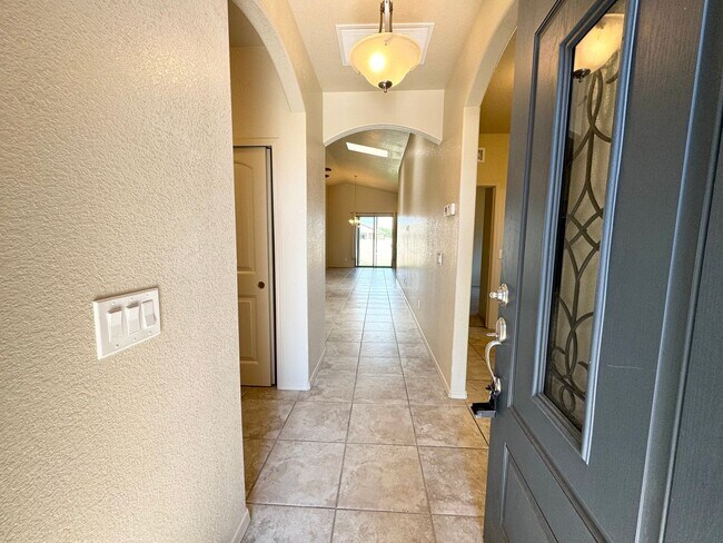 Foto del edificio - 3BR/2BA/2CG, 1617 sq.ft. rental in Sierra ...