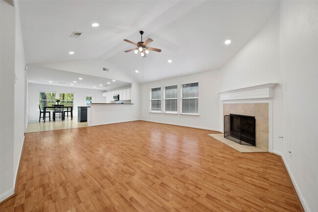 Foto del edificio - 107 Genesee Ridge Dr