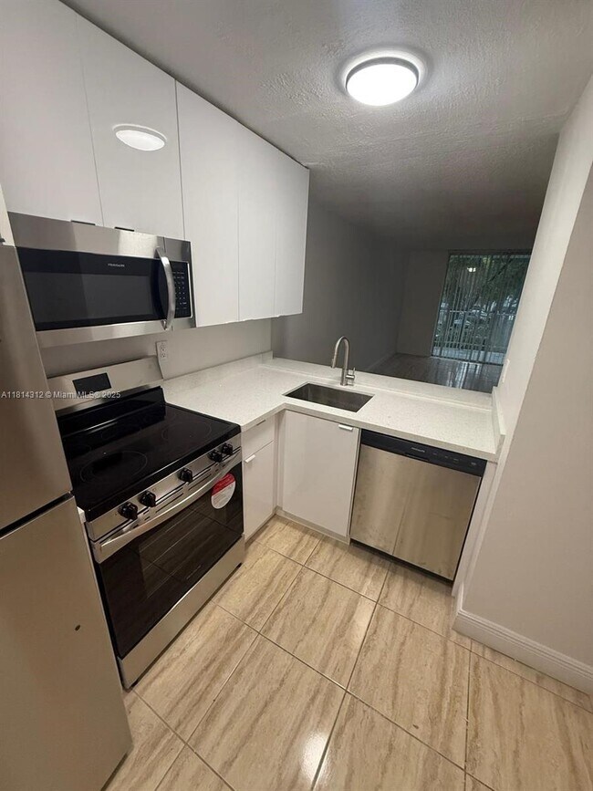 Foto del edificio - 496 NW 165th St