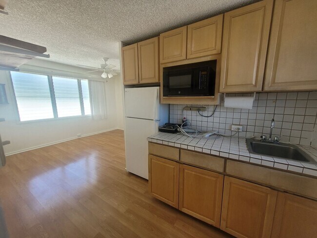 Building Photo - For Rent - 479 N Kalaheo Ave. (UR)
