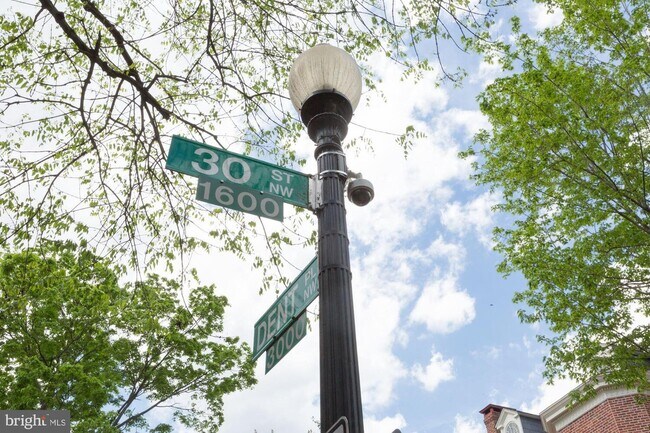 Esquina de la calle 30 y Dent Place - 3014 Dent Pl NW