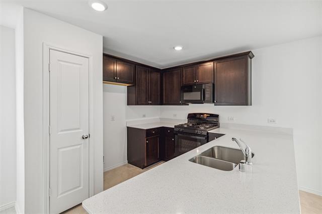 Building Photo - 2633 Kingsman Dr