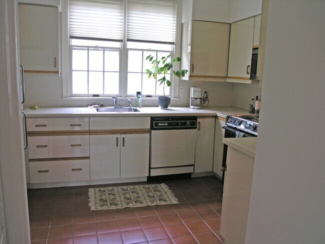 Building Photo - 200 Shearwater Ct W