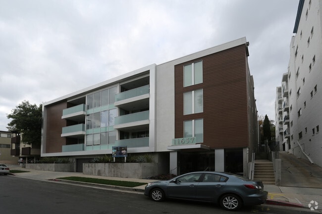 Primary Photo - Brentwood Savoy