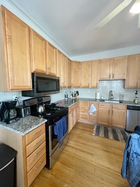 Foto del edificio - 908 W Waveland Ave