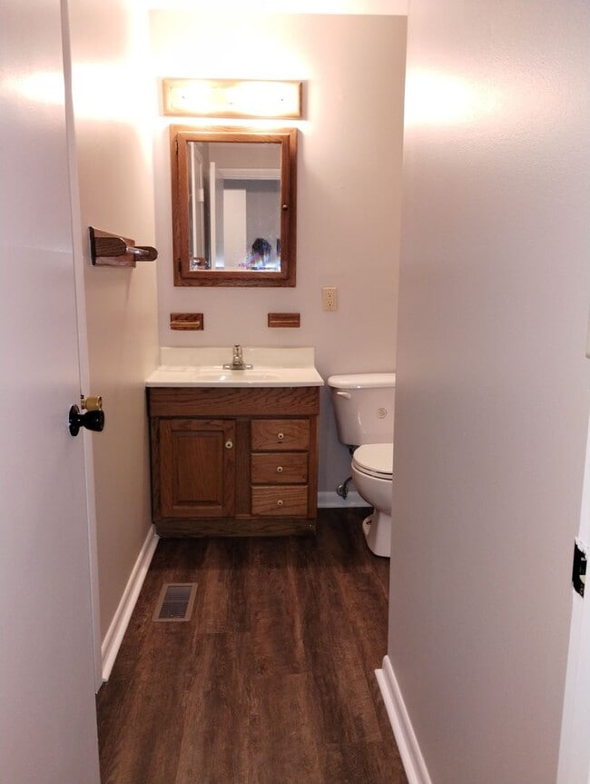 Building Photo - 728-728 Red Deer Ln