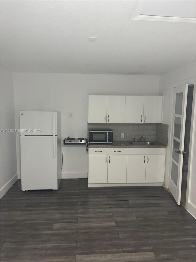 Foto del edificio - 15535 SW 10th St