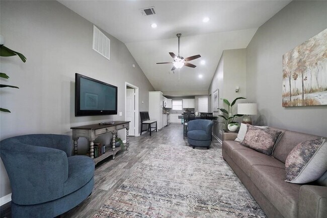 Building Photo - 3488 Balboa Cir