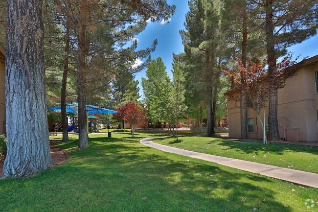 Foto del edificio - Highland Woods Apartments