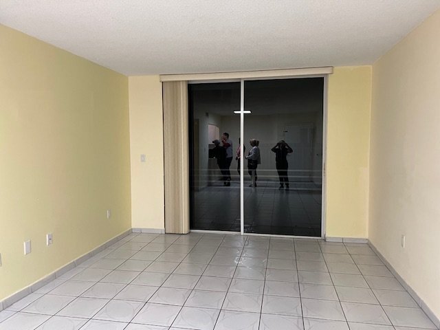 Foto del edificio - 8231 NW 8th St