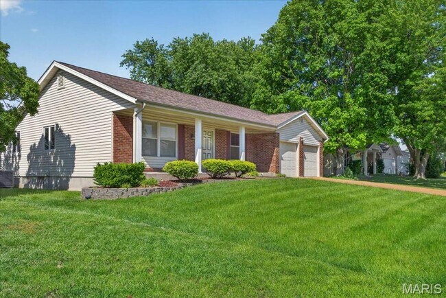 Building Photo - Welcome home to comfort and convenience in St. Peters!