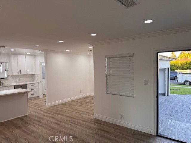 Building Photo - 9947 Norwich Ave