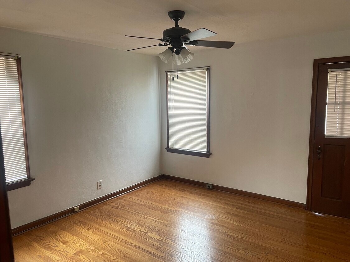 Bedroom - 6219 Eichelberger St
