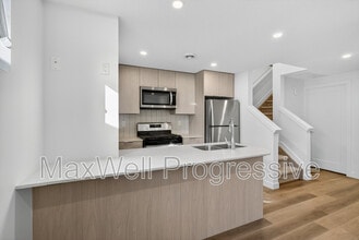 Building Photo - 7724-7105 105 Ave NW