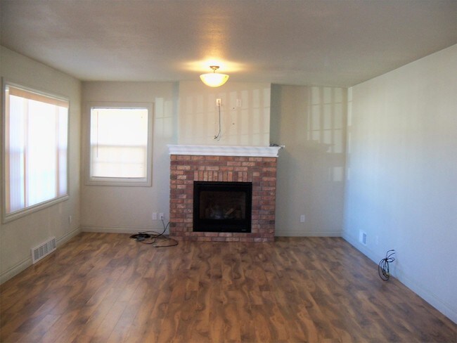 Building Photo - 1834 Alderson Ave