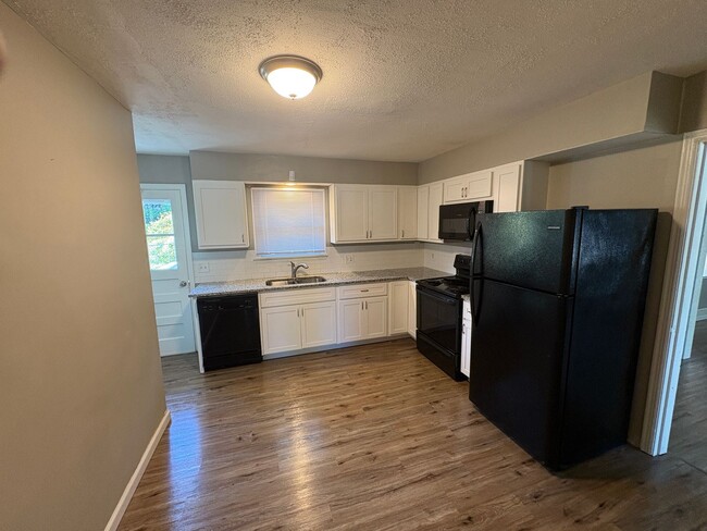 Building Photo - Beautiful 3 bed, 2 bath in St. Ann.