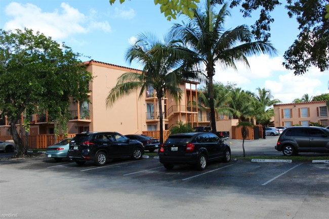 Foto del edificio - 7105 Miami Lakes Dr