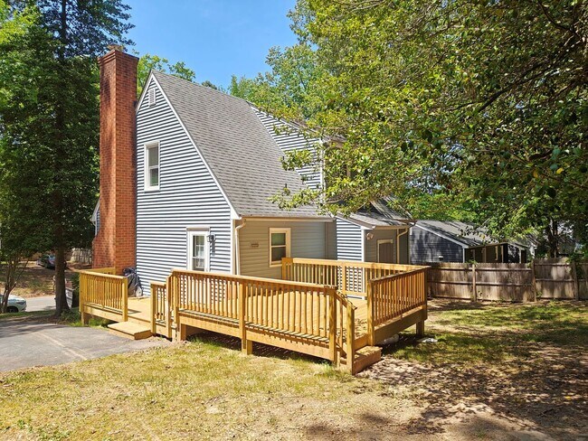Foto del edificio - 4 bedroom2 bath home
