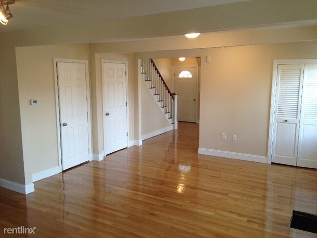 Building Photo - 3 br, 2.5 bath Apartment - 262 Main St