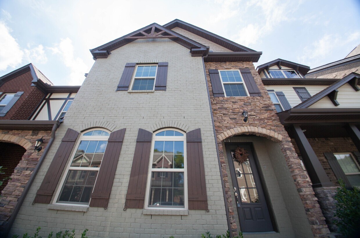 Foto principal - 527 Vintage Green Ln