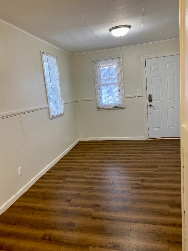 Foto del edificio - 9762 N River Rd