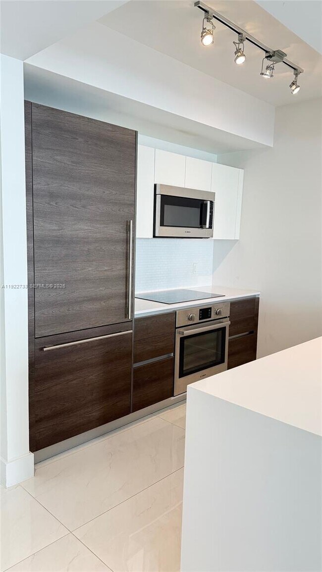 Foto del edificio - 301 Altara Ave