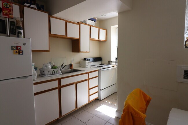 Building Photo - 110 Babcock St