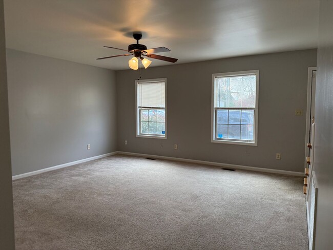 Foto del edificio - 2 bedroom 1.5 bath townhouse