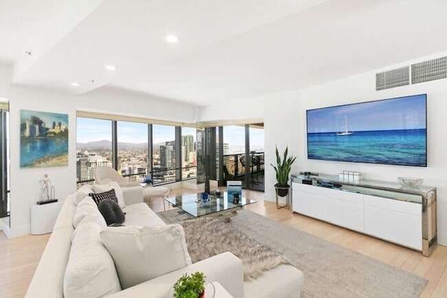 Building Photo - 200 Harbor Dr