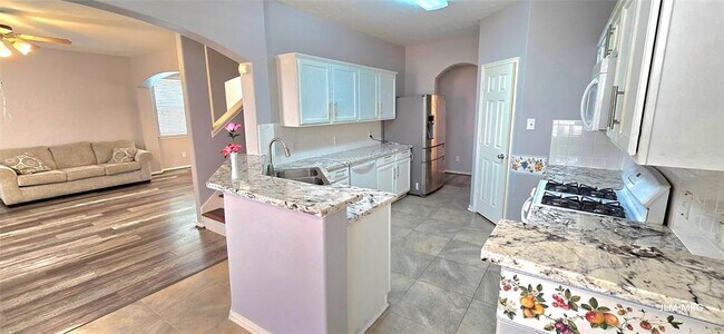 Building Photo - 6354 Wilshire Ridge