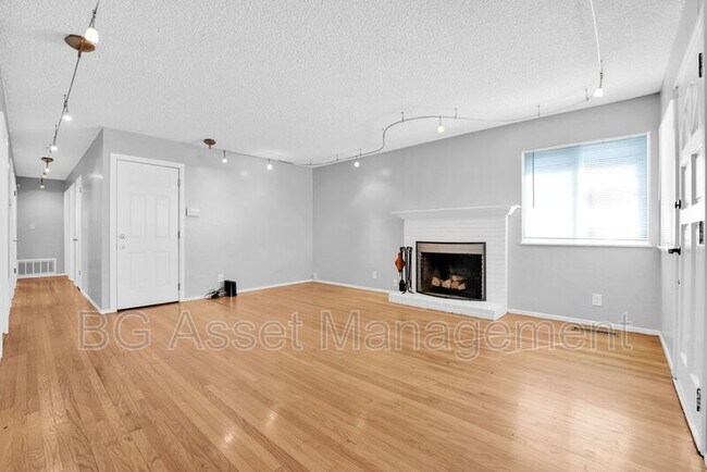 Foto del edificio - 6249 Highland Ave