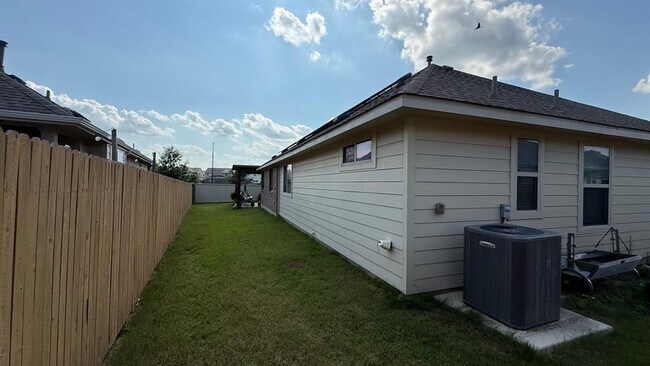 Building Photo - 417 Arabian Colt Dr