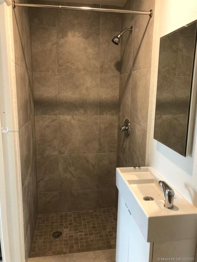 Foto del edificio - 821 SW 29th Ct