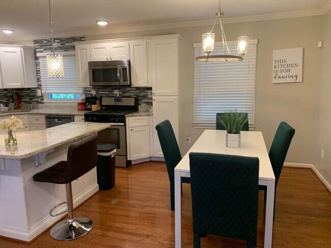 Foto del edificio - 2205 Garden Ln
