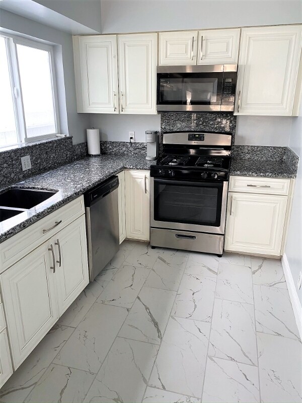 Building Photo - 948 N Curson Ave
