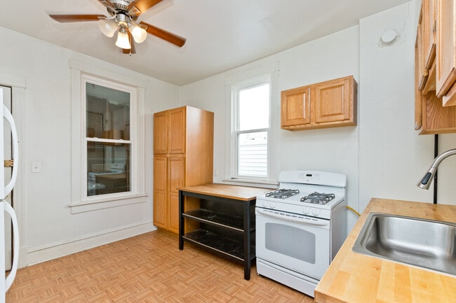 Building Photo - 3059 W Lyndale St