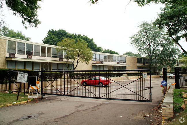 Building Photo - Crescent House Apartments