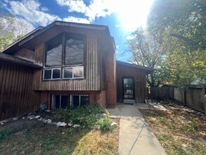 Building Photo - 270 Country Club Dr