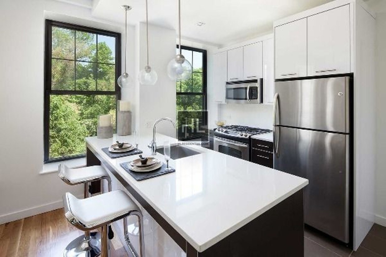 Primary Photo - 125 Parkside Ave